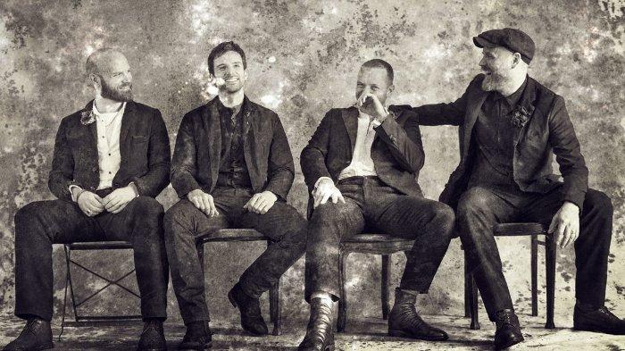 Salah satu cover di album “Everyday Life” Coldplay